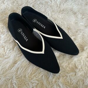 Vivaia Vienna Pointed Toe V-cut Black & White Flats 38.5